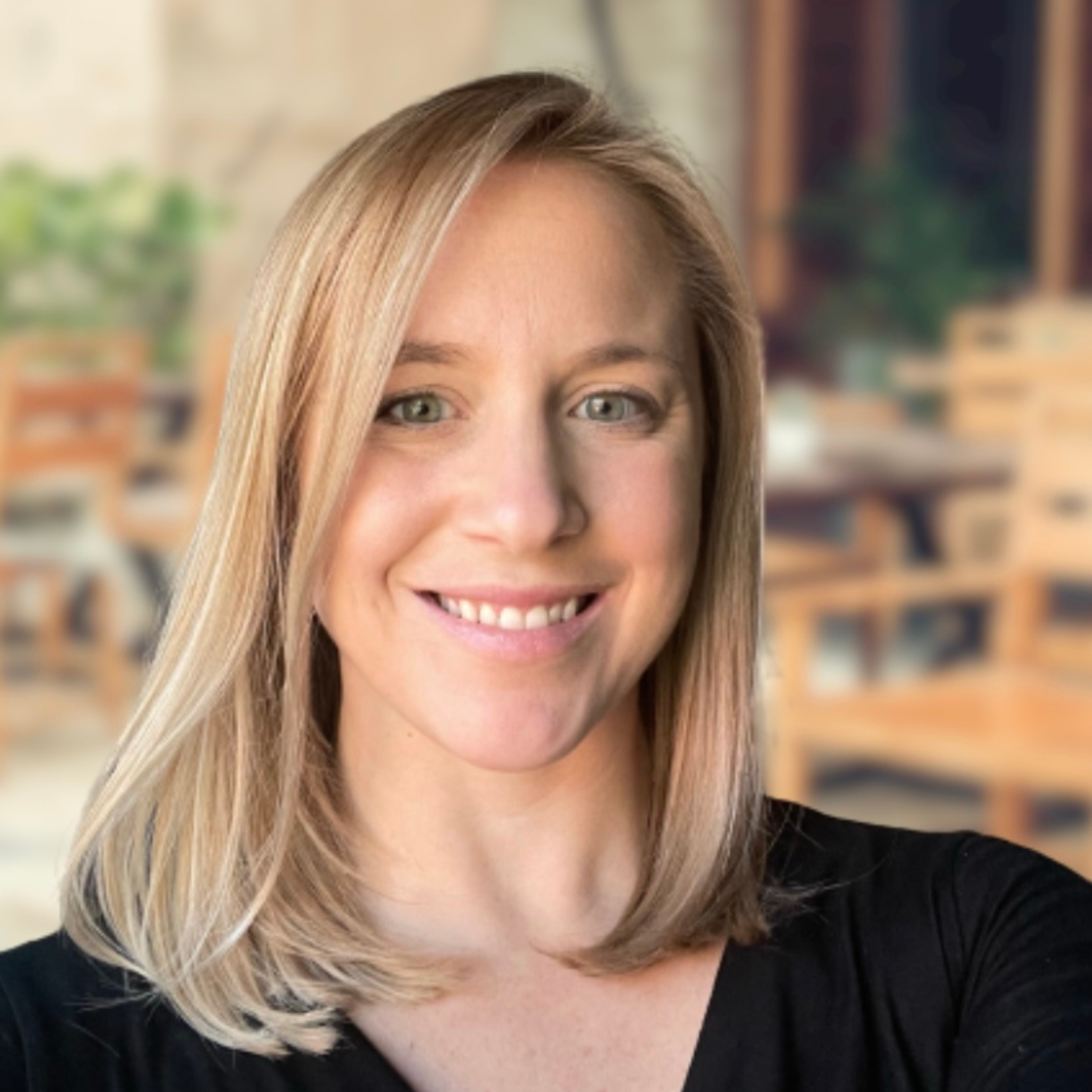 Liz Poggi Headshot